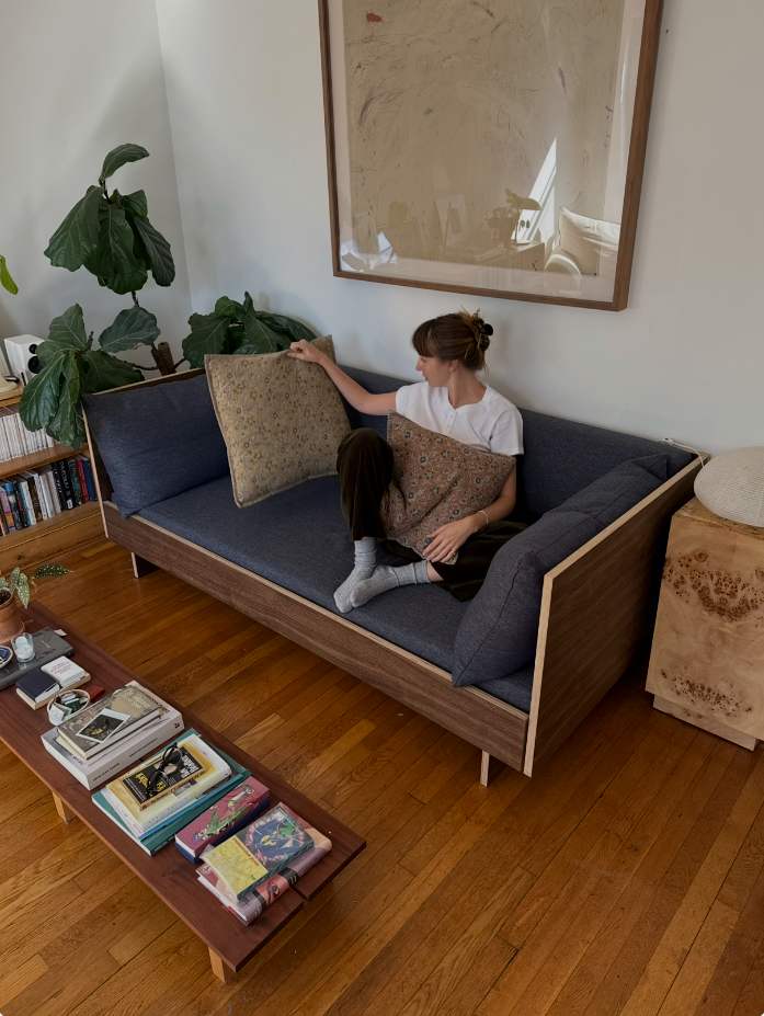 Das SLOWE Schlafsofa – Dreieinhalbsitzer (Birke)