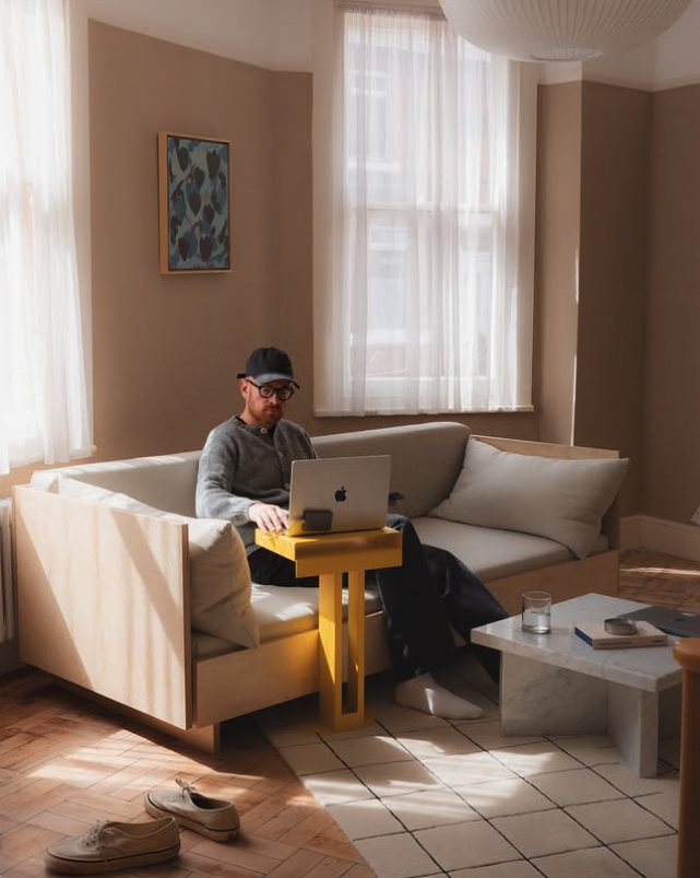 Das SLOWE Schlafsofa – Dreieinhalbsitzer (Birke)